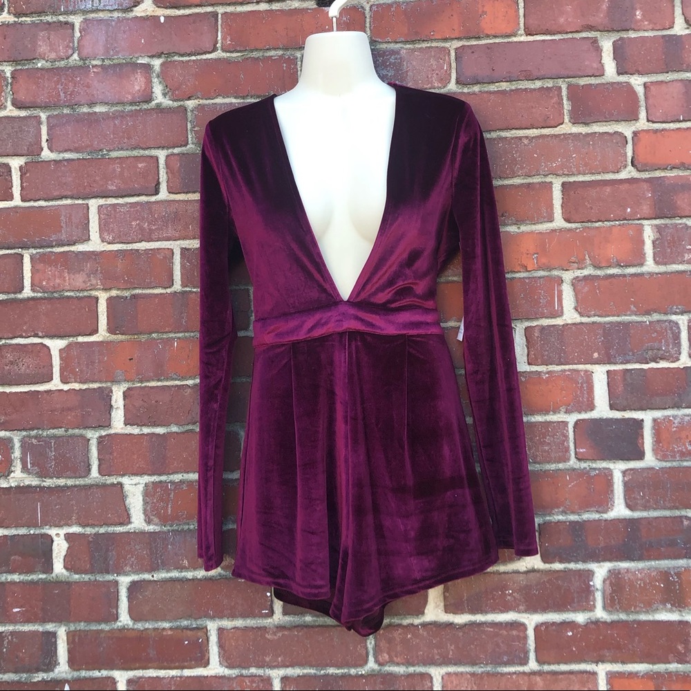 Tobi burgundy plunge long sleeve velvet romper M - Picture 2 of 8
